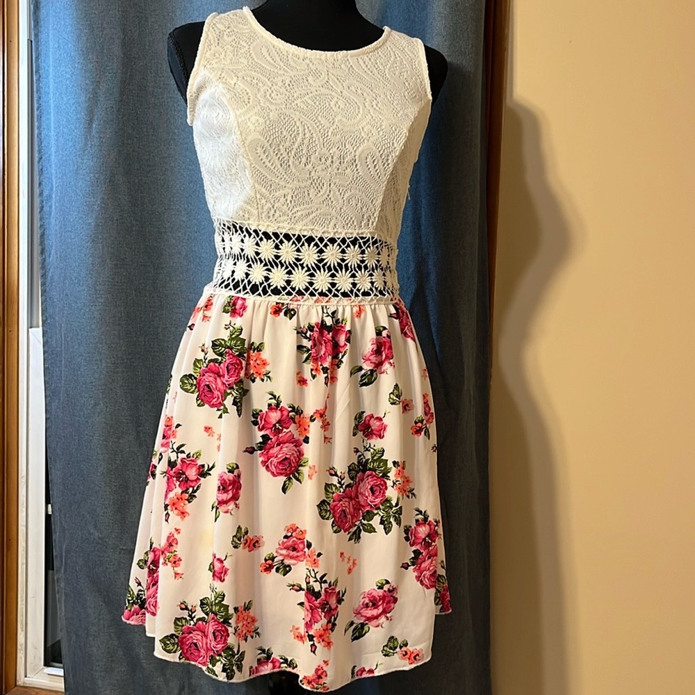 White and Pink Floral Mini Dress from Rue 21 Size SM